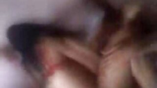 Вкаменена брюнетка Дикс Чукане в bezplatno seks video задника
